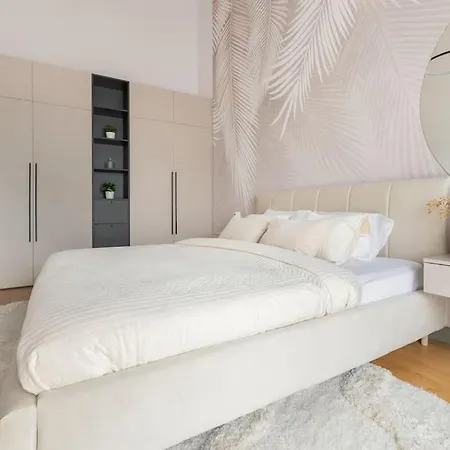 Luxurious Penthouse With Parking Апартаменти Рига
