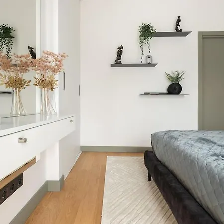 Апартаменти Luxurious Penthouse With Parking Рига