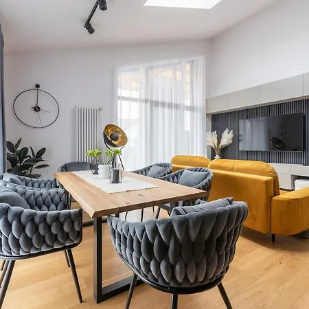 Апартаменти Luxurious Penthouse With Parking *