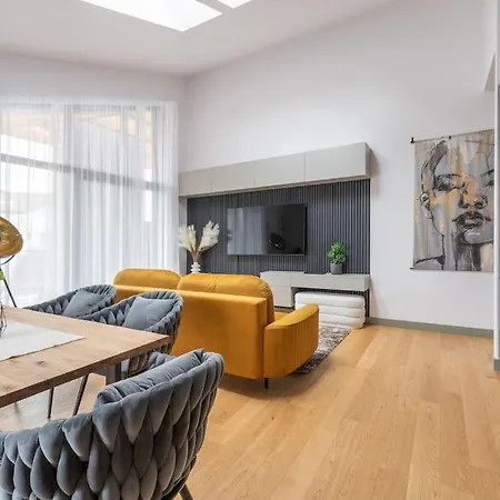 Luxurious Penthouse With Parking Апартаменти