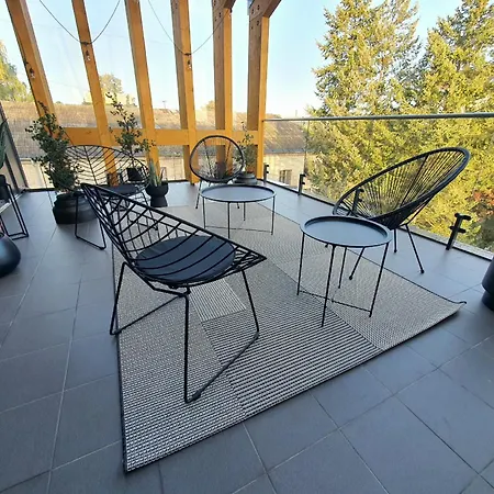 Luxurious Penthouse With Parking アパート