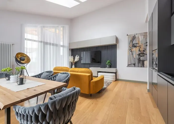 Luxurious Penthouse With Parking Apartment