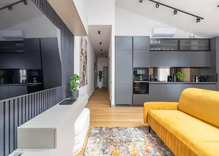 Dzīvoklis Luxurious Penthouse With Parking Riga